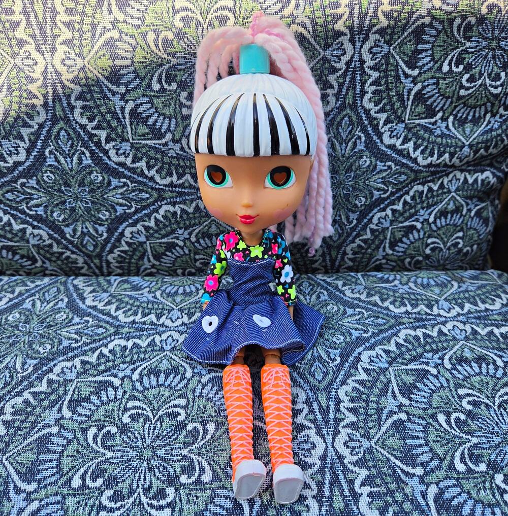 2012 Jada Toys Cutie Pops CHIFFON 10" Doll Pink Yarn Ponytail Molded Bangs Dress
